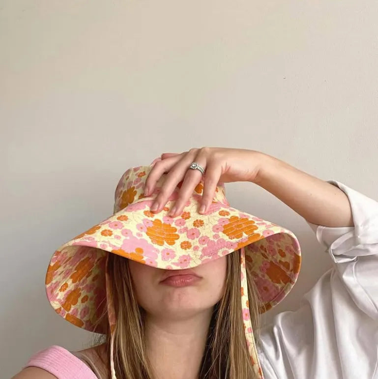 Mamá casi me pilla temblando, le dije que era yoga facial.