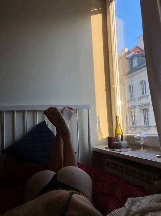 Nadie está mirando. Tomo café y la vida se siente como un clímax.