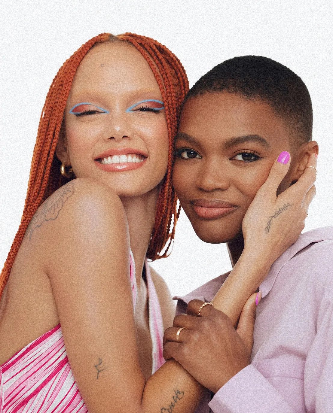 Two Toendi users hugging each other with smile
